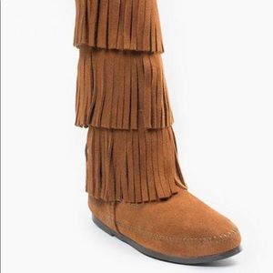 Minnetonka Fringe Boots - 9M